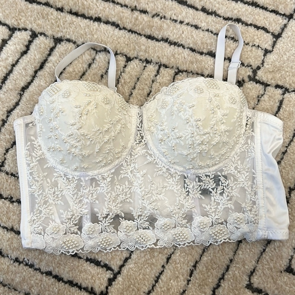 Windsor crop white top